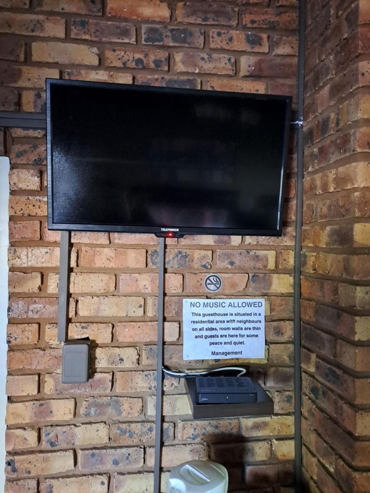 Belle Vue Guesthouse Hartbeespoort Esterno foto