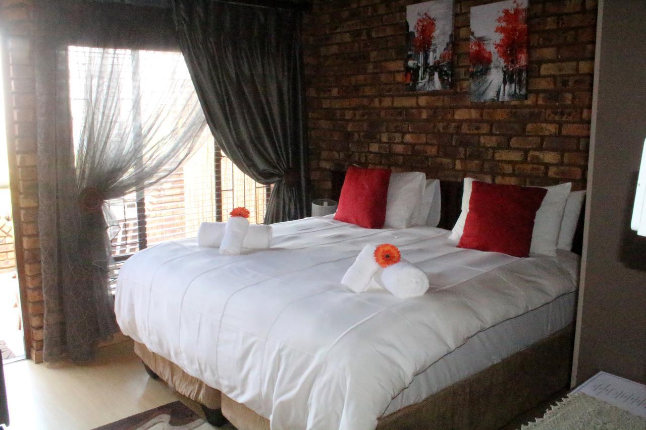 Belle Vue Guesthouse Hartbeespoort Esterno foto