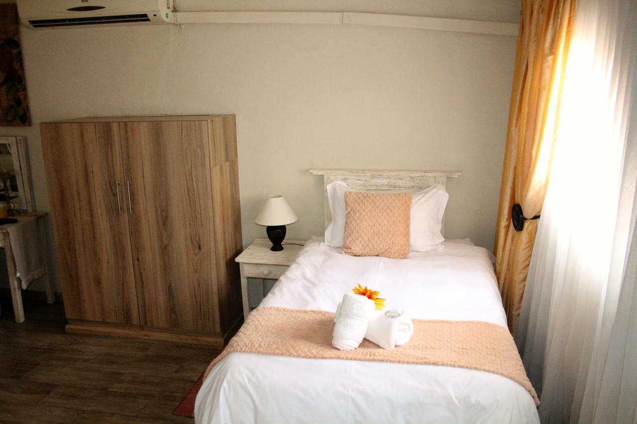 Belle Vue Guesthouse Hartbeespoort Esterno foto