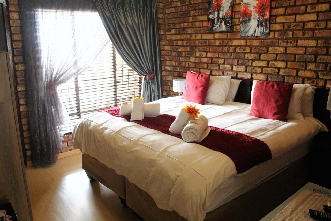 Belle Vue Guesthouse Hartbeespoort Esterno foto