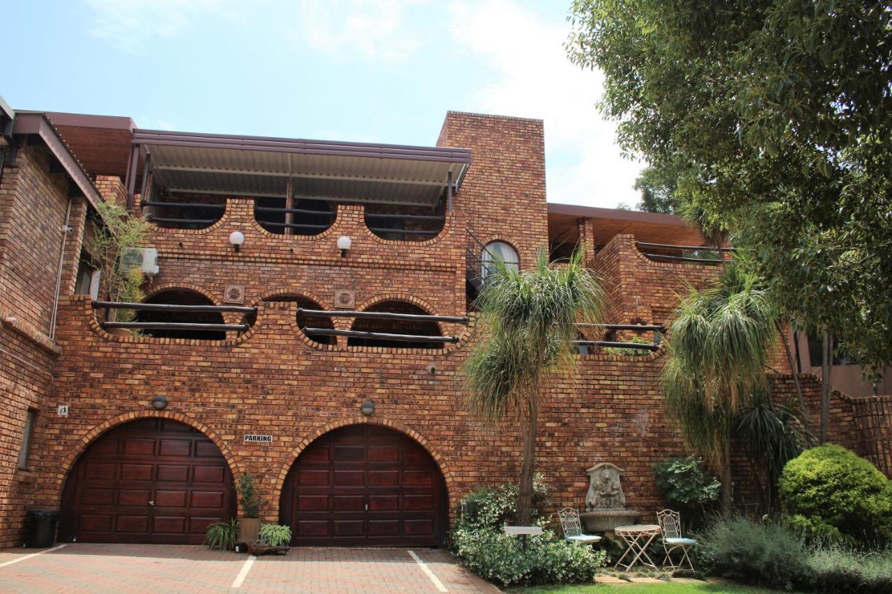 Belle Vue Guesthouse Hartbeespoort Esterno foto