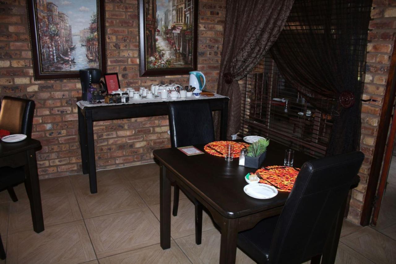 Belle Vue Guesthouse Hartbeespoort Esterno foto